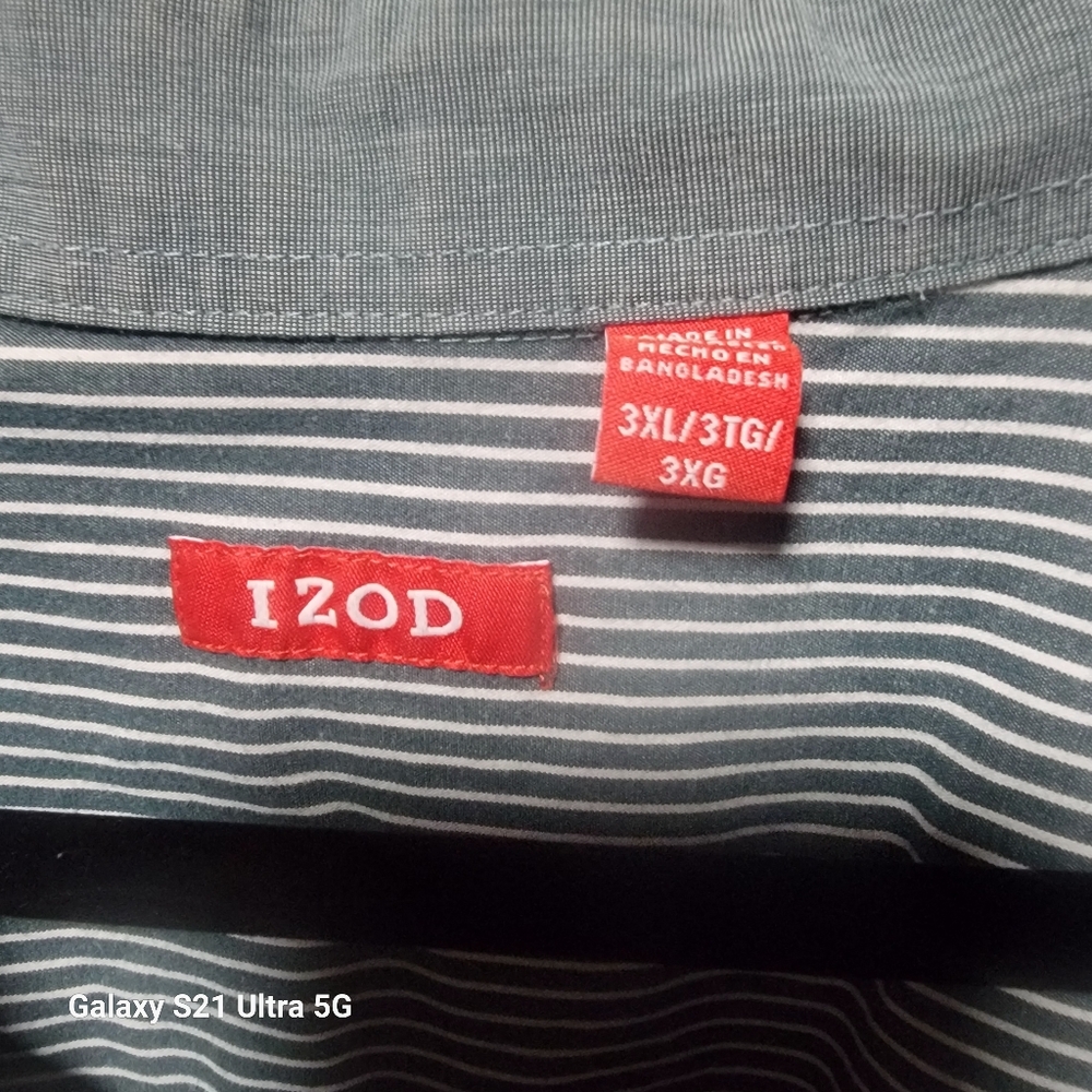 IZOD men button up shirt